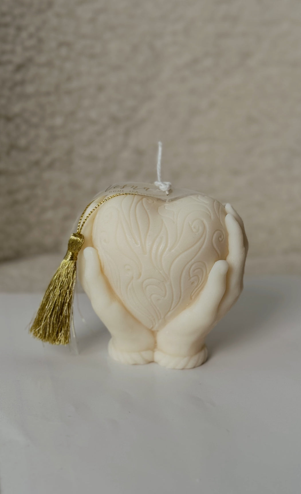 Свічка Серце в долонях