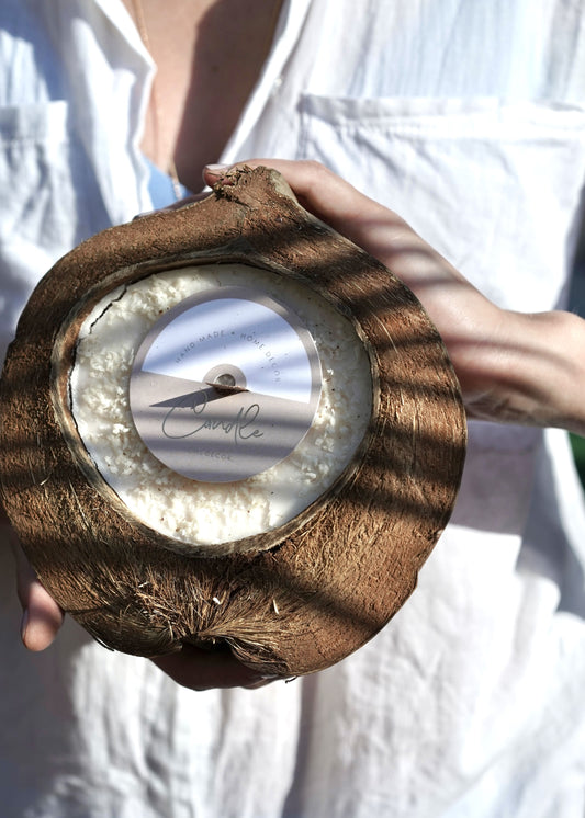Свічка в натуральному кокосі